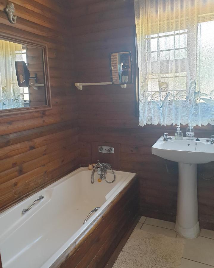 Deep Blue Guest House Amanzimtoti Eksteriør billede