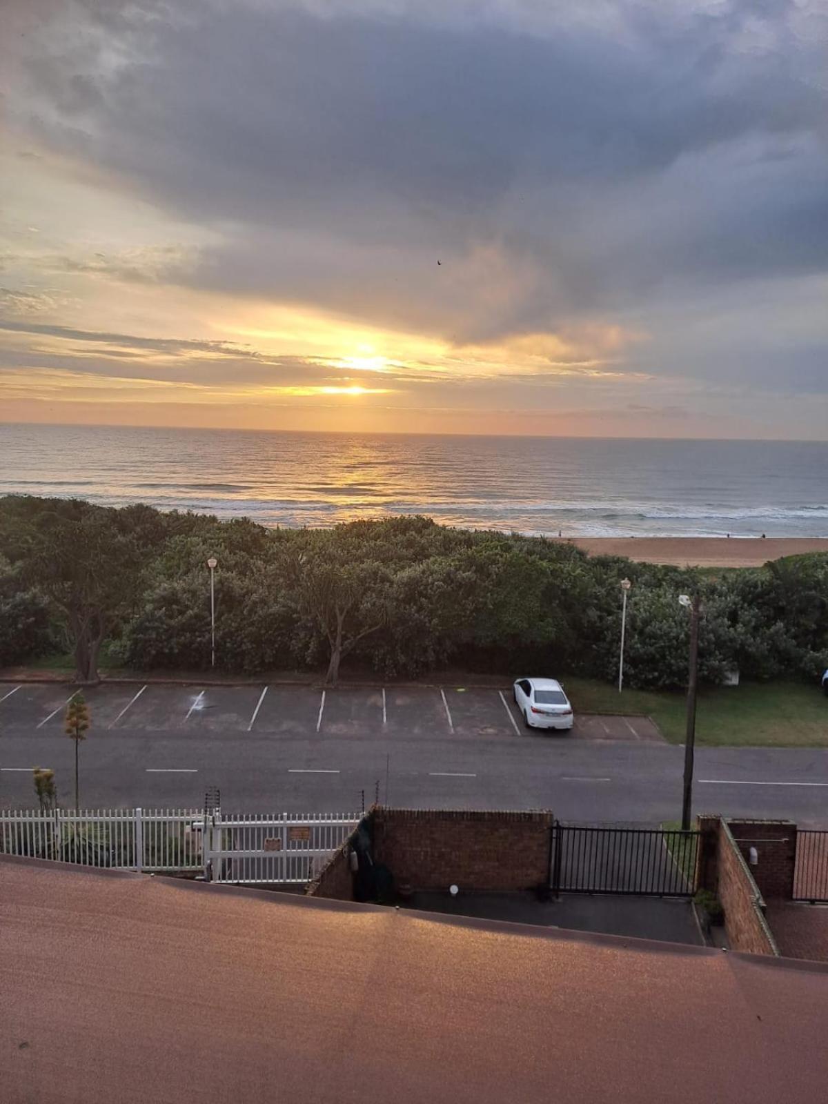 Deep Blue Guest House Amanzimtoti Eksteriør billede